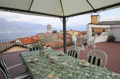 Photo 4 - Appartement de 2 chambres à Porto Valtravaglia avec terrasse et vues sur la montagne