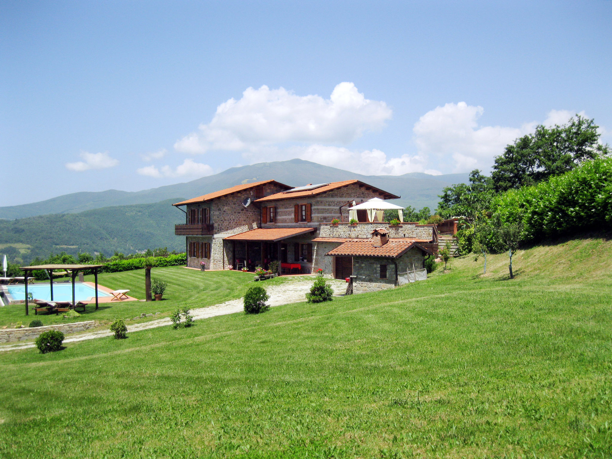Foto 1 - Apartamento de 3 habitaciones en San Romano in Garfagnana con piscina privada y jardín