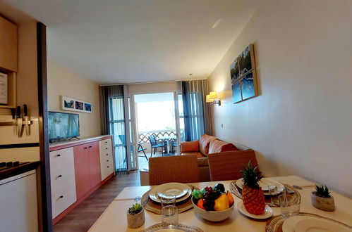 Photo 8 - 1 bedroom Apartment in Saint-Raphaël with swimming pool and garden