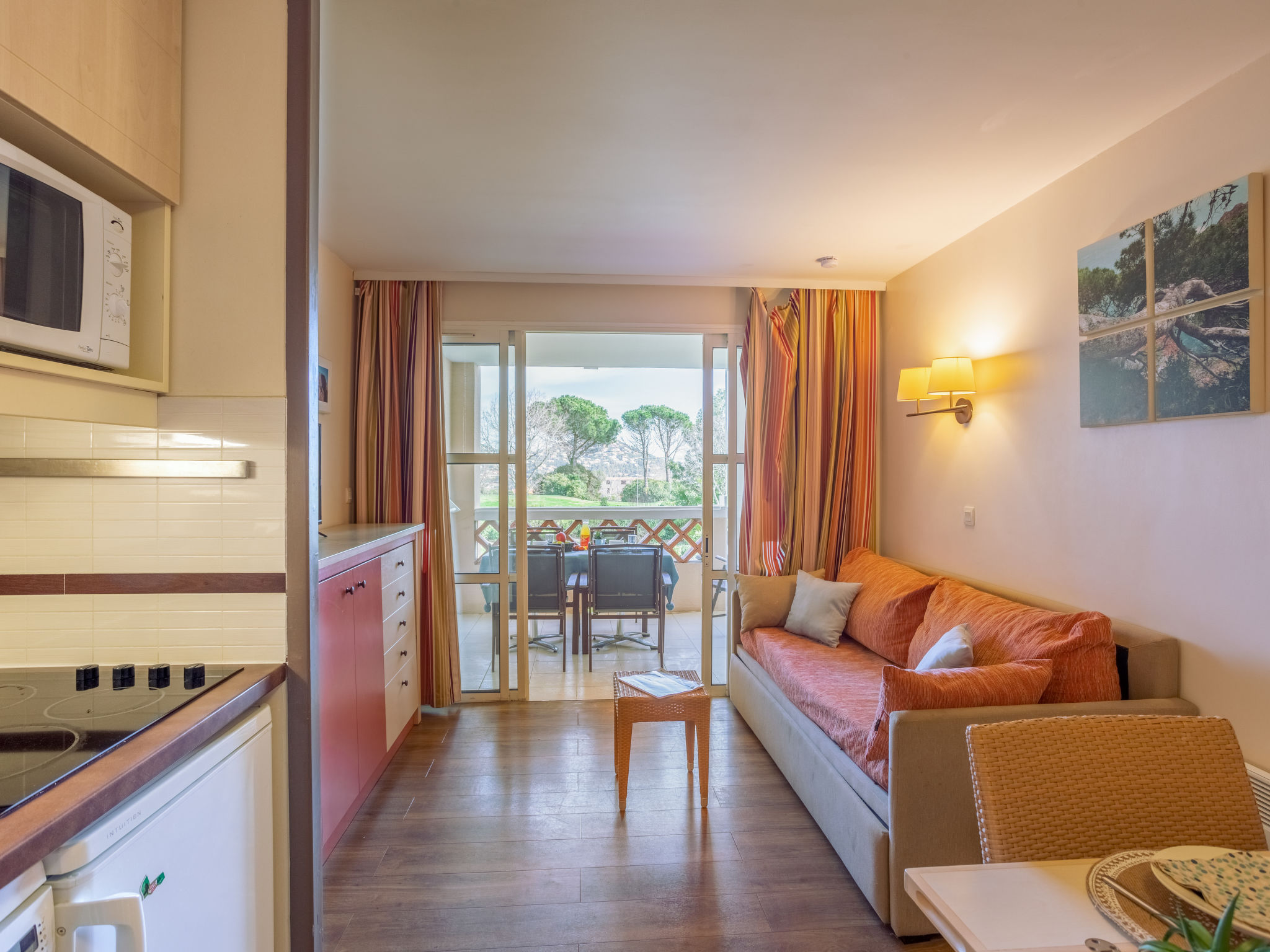 Foto 10 - Apartment mit 1 Schlafzimmer in Saint-Raphaël mit schwimmbad und blick aufs meer