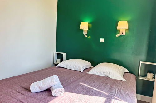 Foto 14 - Appartamento con 2 camere da letto a Saint-Raphaël con piscina e giardino