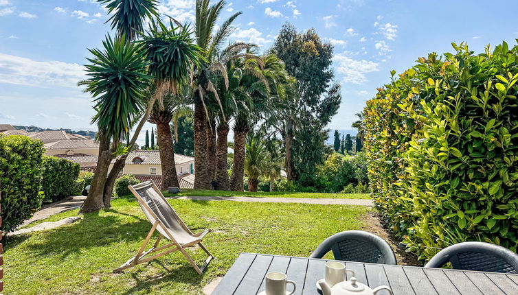 Foto 1 - Apartamento de 2 quartos em Saint-Raphaël com piscina e jardim
