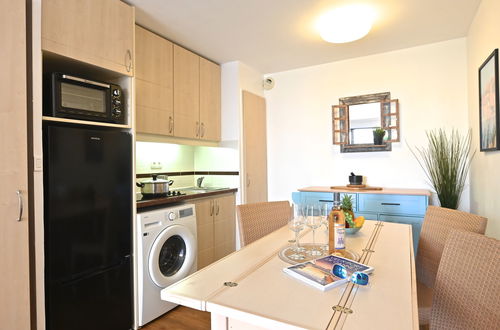 Foto 7 - Apartamento de 2 quartos em Saint-Raphaël com piscina e jardim