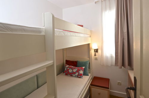 Foto 12 - Apartamento de 2 quartos em Saint-Raphaël com piscina e jardim