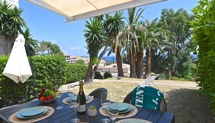 Foto 1 - Apartamento de 2 quartos em Saint-Raphaël com piscina e jardim