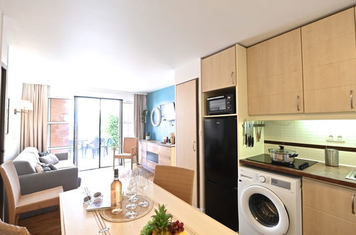 Foto 8 - Apartamento de 2 quartos em Saint-Raphaël com piscina e jardim