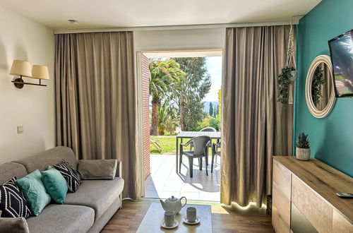 Foto 4 - Appartamento con 2 camere da letto a Saint-Raphaël con piscina e giardino