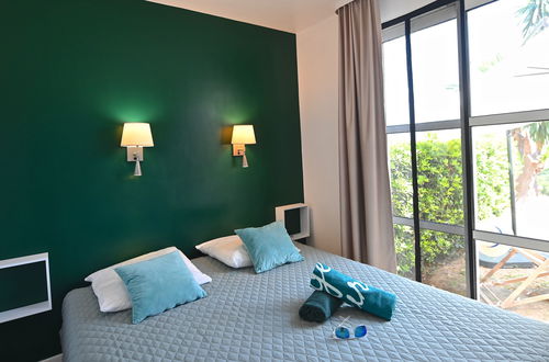 Foto 3 - Apartamento de 2 quartos em Saint-Raphaël com piscina e jardim