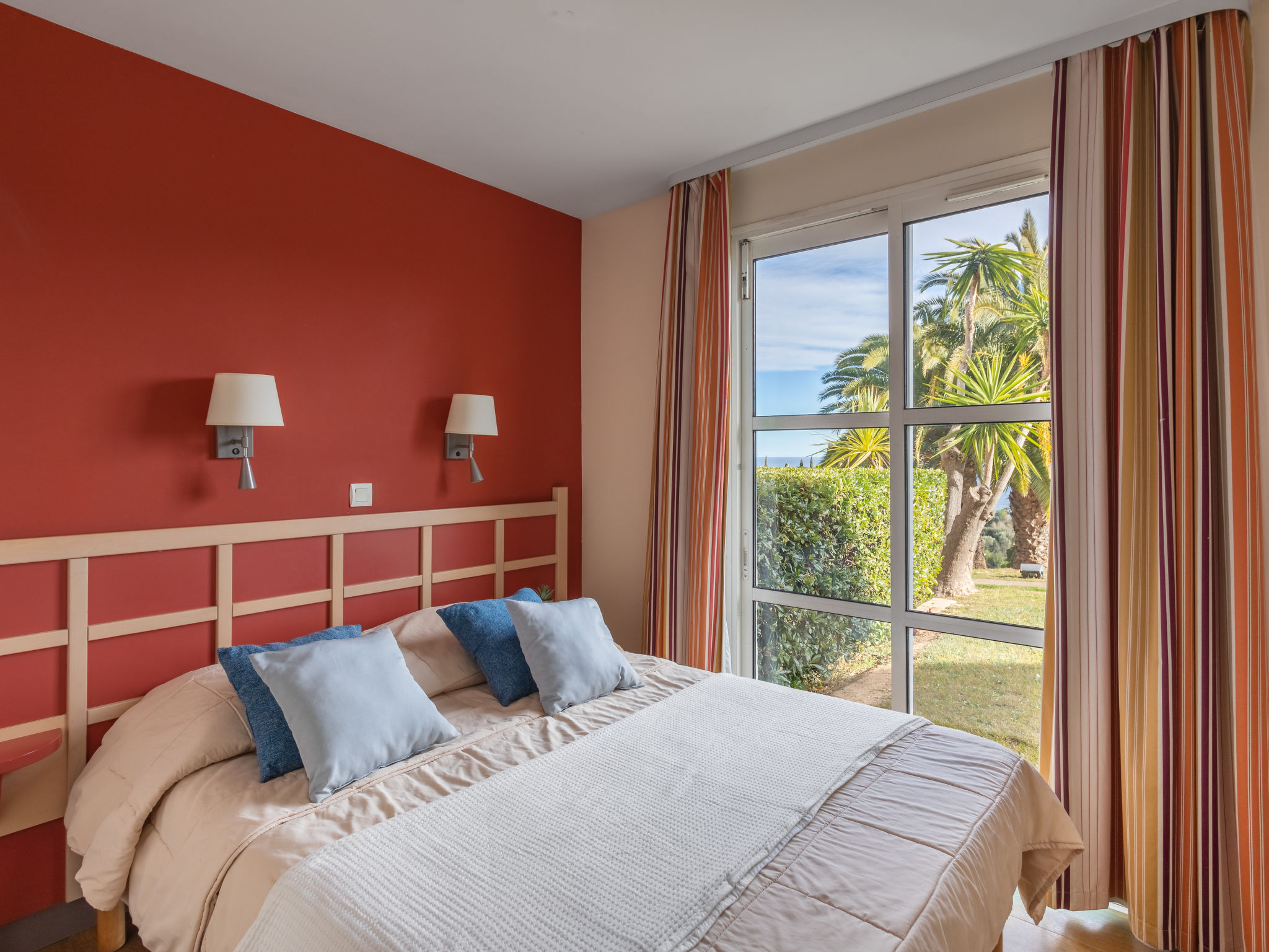 Photo 3 - Appartement de 2 chambres à Saint-Raphaël avec piscine et vues à la mer