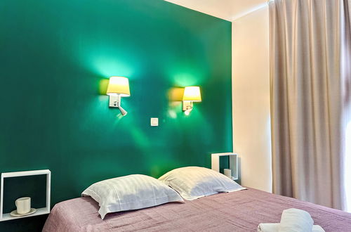 Foto 5 - Appartamento con 2 camere da letto a Saint-Raphaël con piscina e giardino