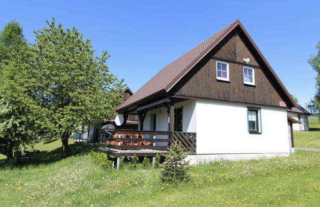 Casa de 3 quartos em Černý Důl com piscina e jardim - Foto 1