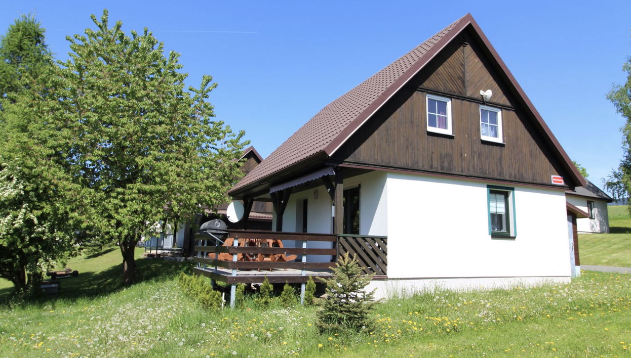 Casa de 3 quartos em Černý Důl com piscina e jardim - Foto 1