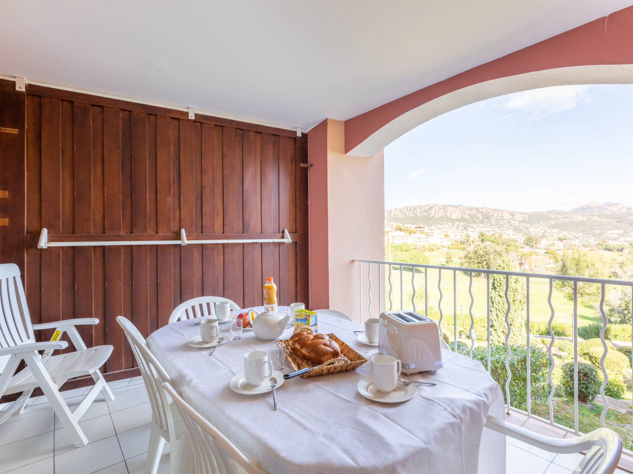 Foto 17 - Appartamento con 2 camere da letto a Saint-Raphaël con piscina e vista mare