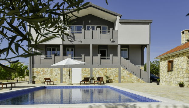7 bedroom House in Poličnik with private pool and garden - Photo 2