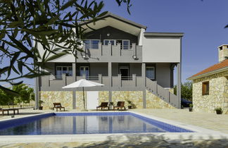 Photo 2 - 6 bedroom House in Poličnik with private pool and sea view