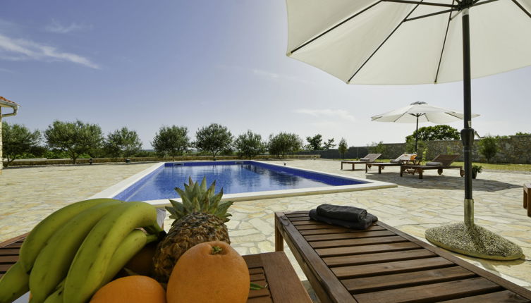 Foto 1 - Casa de 6 quartos em Poličnik com piscina privada e vistas do mar