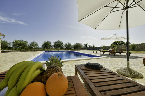 Foto 1 - Casa de 6 quartos em Poličnik com piscina privada e vistas do mar