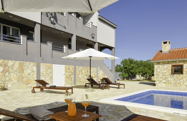 Casa de 7 quartos em Poličnik com piscina privada e jardim - Foto 35