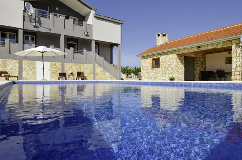 Foto 36 - Haus mit 6 Schlafzimmern in Poličnik mit privater pool und blick aufs meer