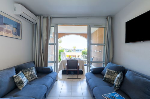 Photo 2 - 1 bedroom Apartment in Saint-Raphaël with swimming pool and garden