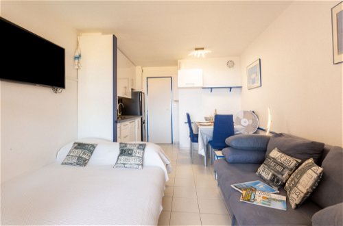 Foto 8 - Appartamento con 1 camera da letto a Saint-Raphaël con piscina e vista mare