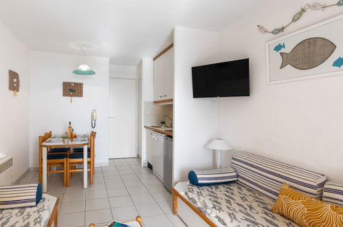 Photo 3 - 1 bedroom Apartment in Saint-Raphaël with swimming pool and garden