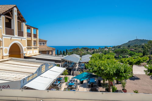 Foto 5 - Appartamento con 1 camera da letto a Saint-Raphaël con piscina e vista mare