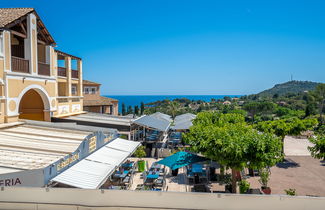 Foto 1 - Appartamento con 1 camera da letto a Saint-Raphaël con piscina e giardino