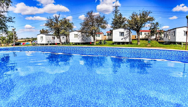 Casa de 2 quartos em Praga com piscina e jardim - Foto 5