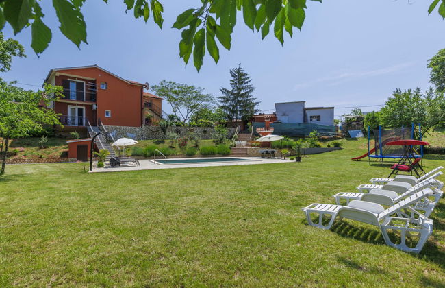 Apartamento de 2 quartos em Raša com piscina privada e jardim - Foto 24