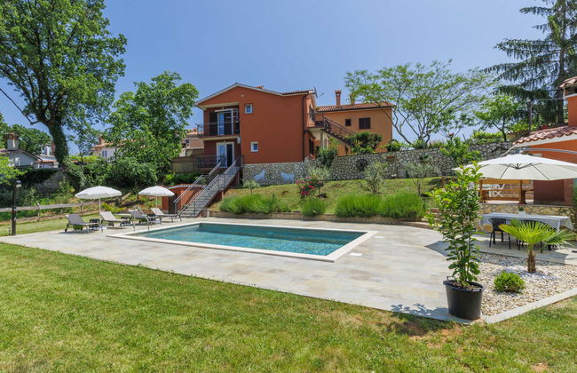 Apartamento de 2 quartos em Raša com piscina privada e jardim - Foto 19