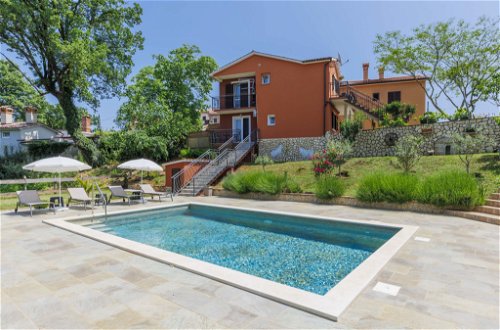 Foto 1 - Apartamento de 1 habitación en Raša con piscina privada y vistas al mar