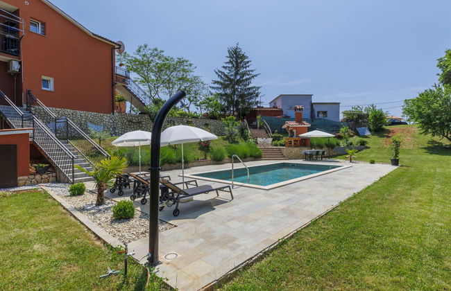 Apartamento de 2 quartos em Raša com piscina privada e jardim - Foto 22