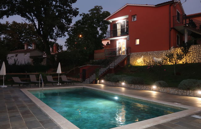 Apartamento de 2 quartos em Raša com piscina privada e jardim - Foto 25