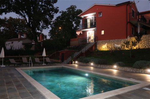 Foto 25 - Appartamento con 1 camera da letto a Raša con piscina privata e vista mare