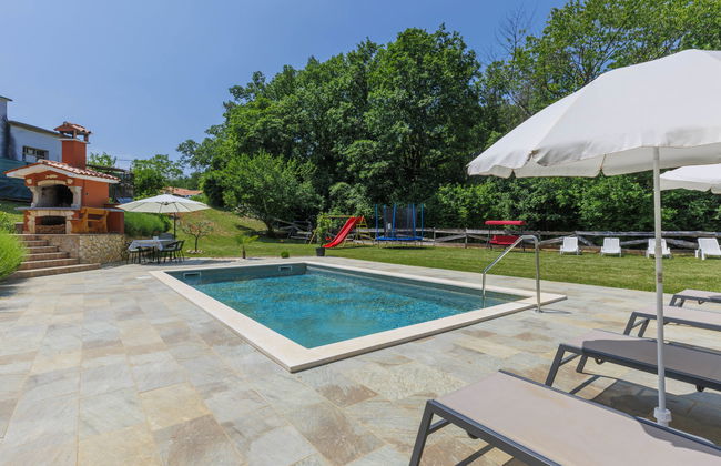Apartamento de 2 quartos em Raša com piscina privada e jardim - Foto 21