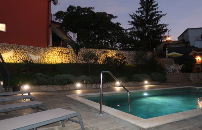 Apartamento de 2 quartos em Raša com piscina privada e jardim - Foto 27