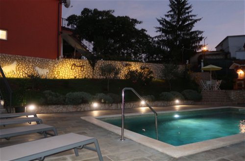 Foto 27 - Appartamento con 1 camera da letto a Raša con piscina privata e vista mare