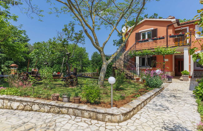 Apartamento de 2 quartos em Raša com piscina privada e jardim - Foto 33