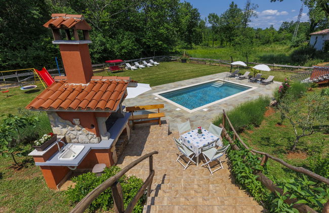 Apartamento de 2 quartos em Raša com piscina privada e jardim - Foto 6