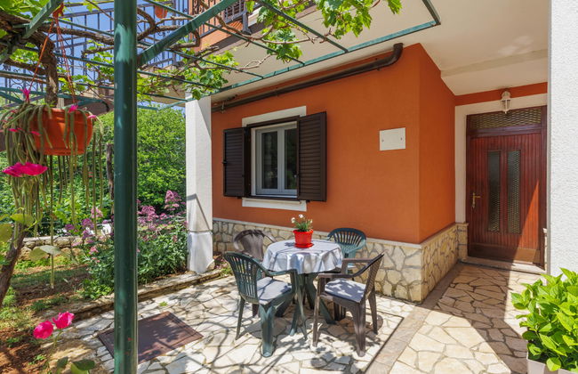 Apartamento de 2 quartos em Raša com piscina privada e jardim - Foto 34