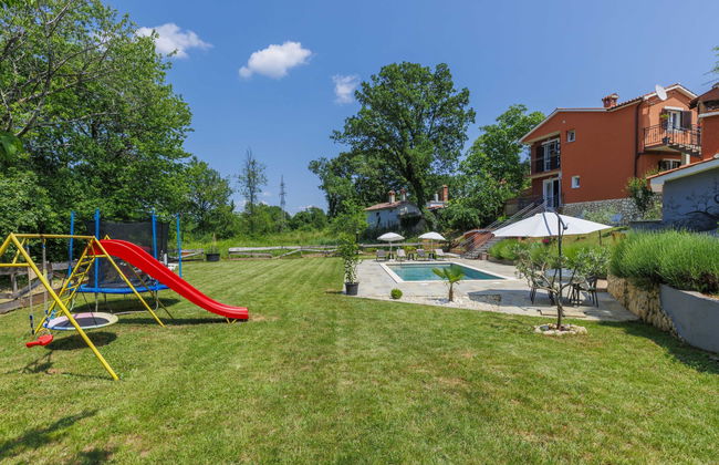 Apartamento de 2 quartos em Raša com piscina privada e jardim - Foto 5