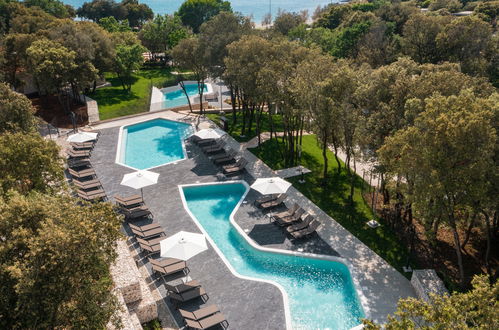 Photo 2 - Maison de 2 chambres à Bale avec piscine privée et vues à la mer