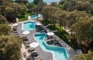 Photo 2 - Maison de 2 chambres à Bale avec piscine privée et vues à la mer