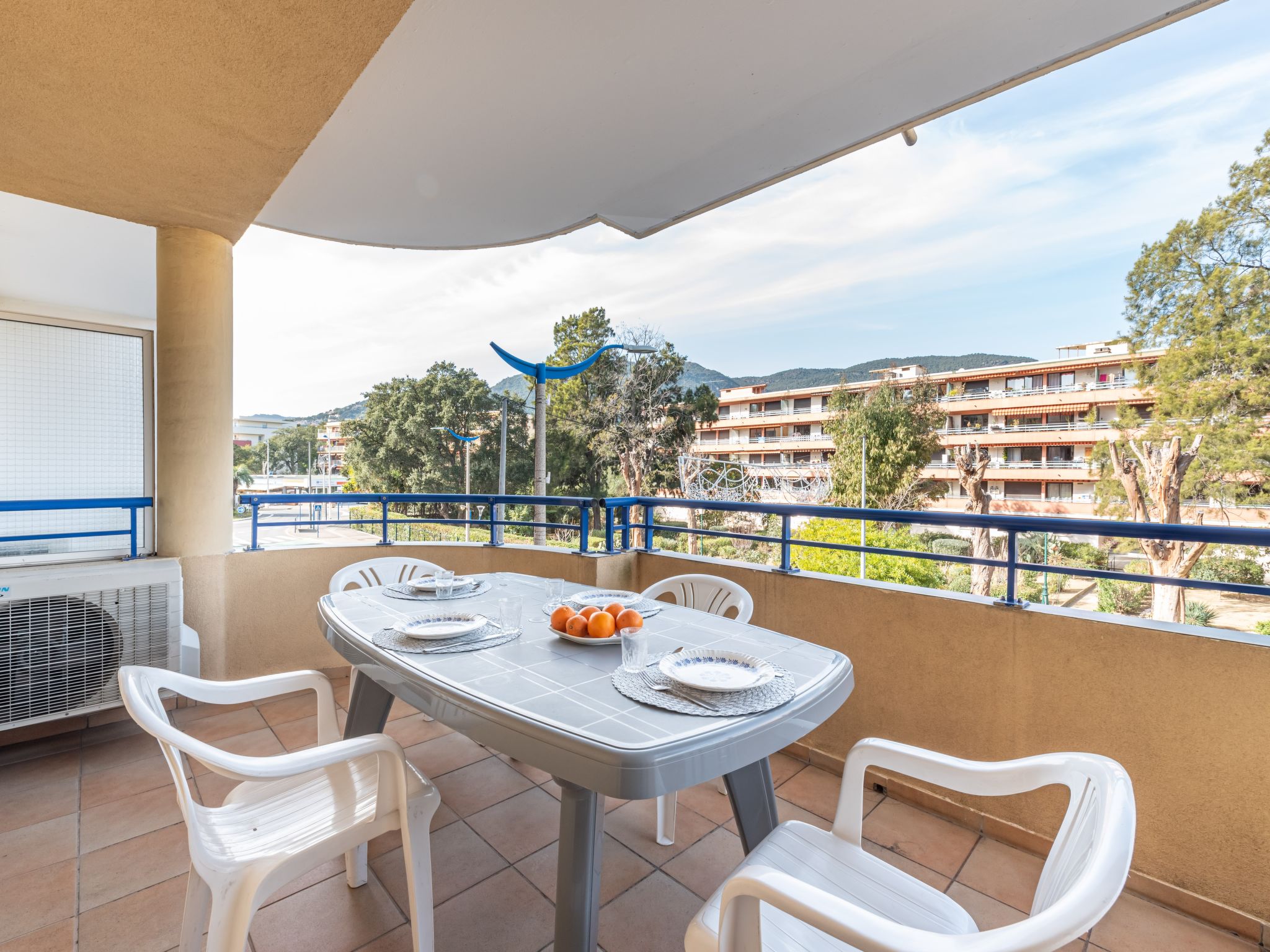 Foto 15 - Apartment mit 1 Schlafzimmer in Cavalaire-sur-Mer mit terrasse und blick aufs meer