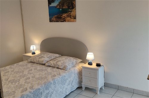 Foto 5 - Apartment mit 1 Schlafzimmer in Cavalaire-sur-Mer mit terrasse und blick aufs meer