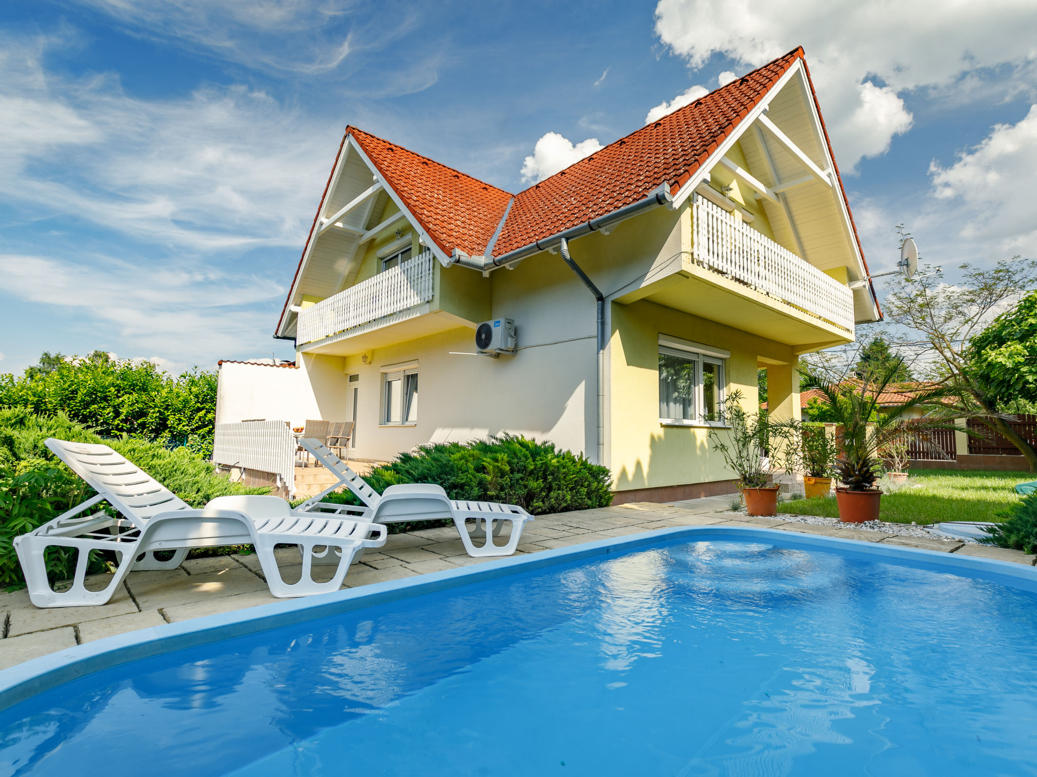 Foto 1 - Casa de 4 quartos em Balatonszárszó com piscina privada e jardim