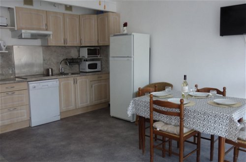Foto 7 - Appartamento con 1 camera da letto a Saint-Cyprien con vista mare