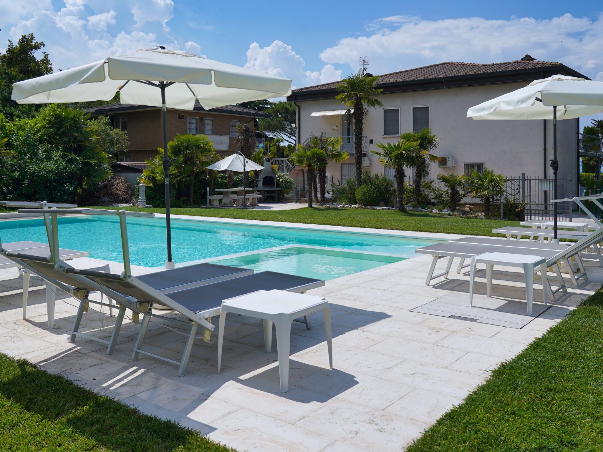 Foto 1 - Appartamento con 2 camere da letto a Lazise con piscina e vista sulle montagne