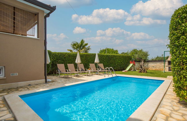 Casa de 3 quartos em Tinjan com piscina privada e jardim - Foto 27